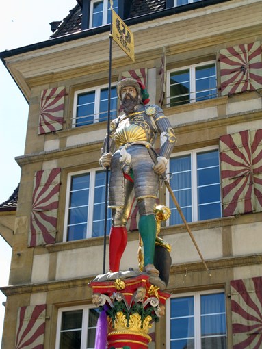 Excursion Neuchâtel statue et place